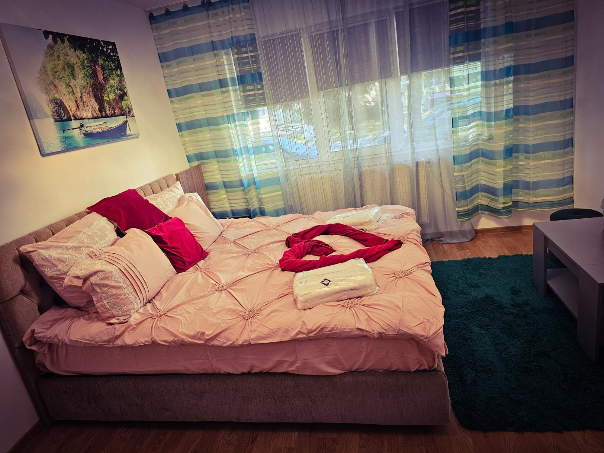Mony Apartaments Roman Luaran gambar