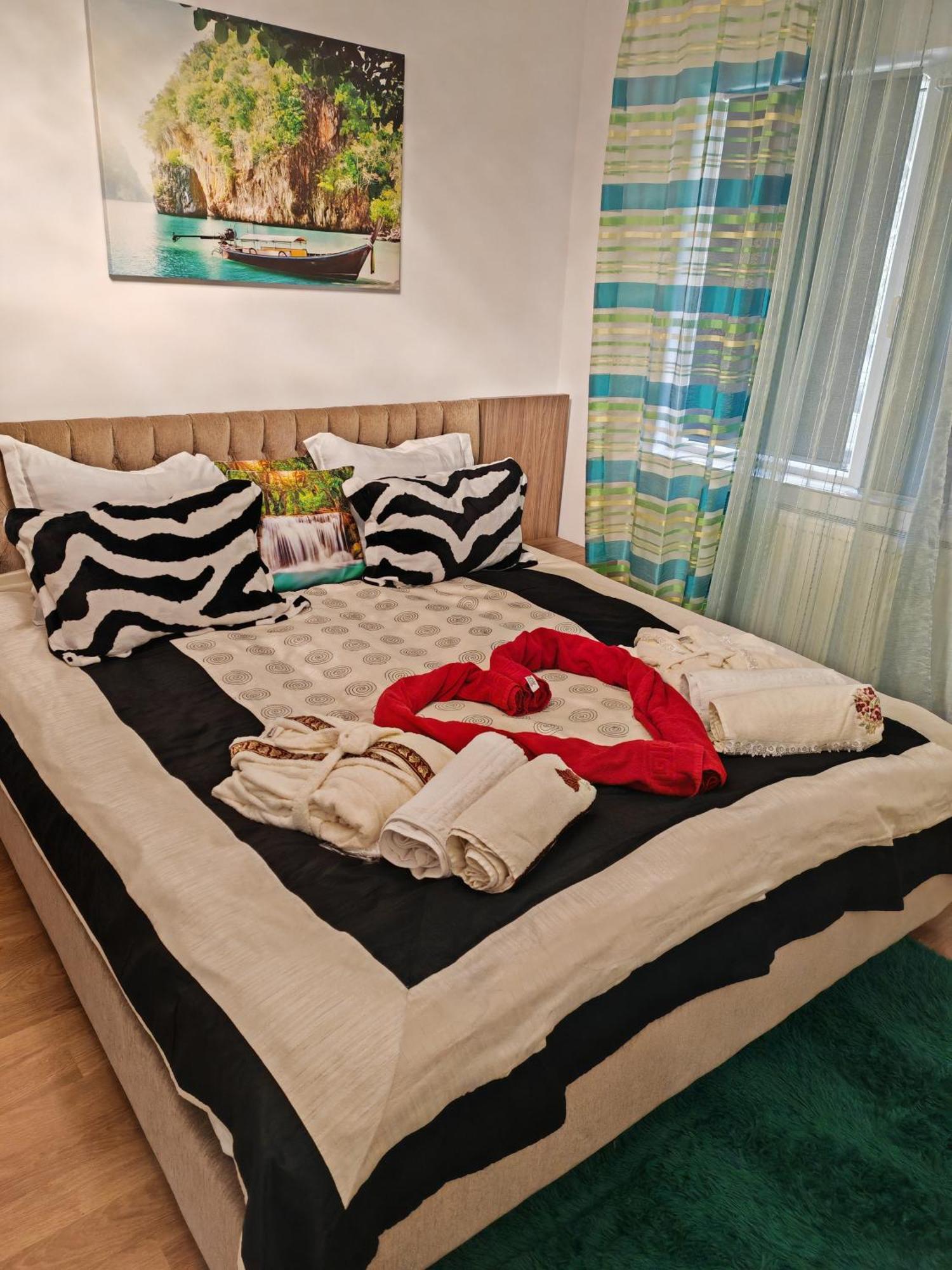 Mony Apartaments Roman Luaran gambar