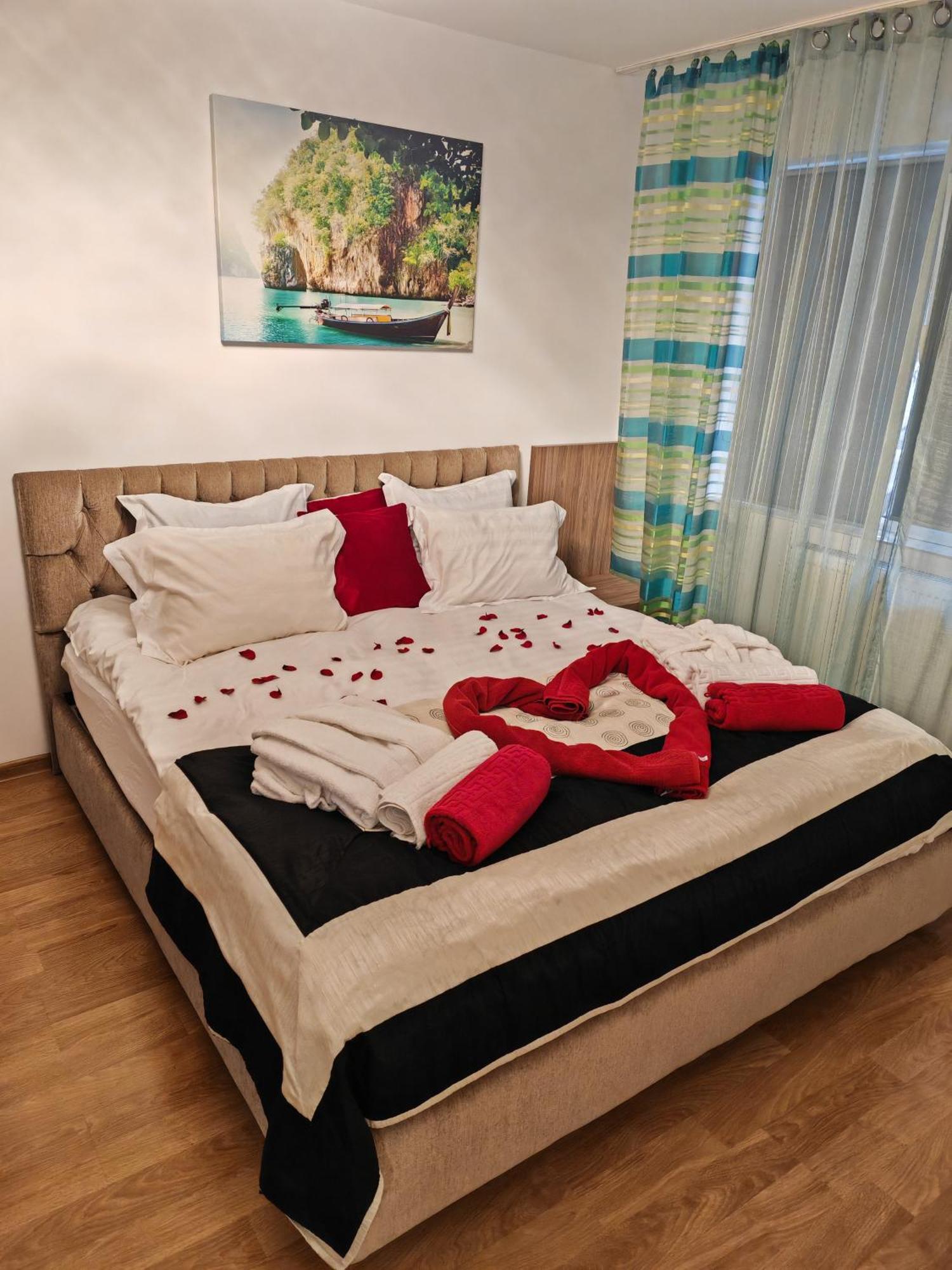 Mony Apartaments Roman Luaran gambar